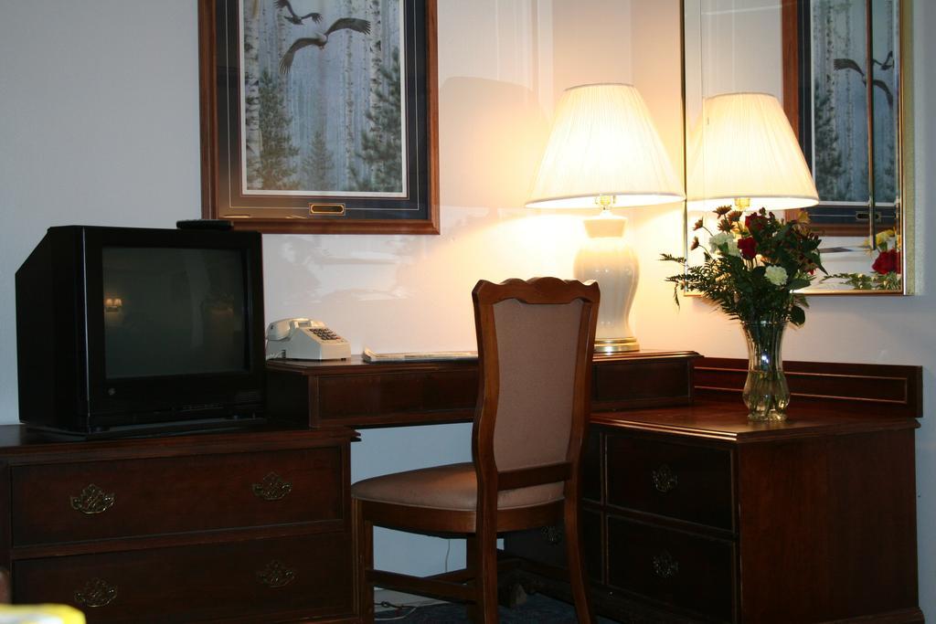 University Inn シーダー・フォールズ エクステリア 写真