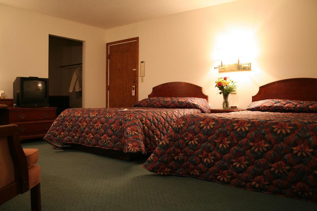 University Inn シーダー・フォールズ 部屋 写真